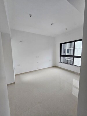 Room in 3 BHK Apartment at Kalpataru Immensa, Kolshet Road – for Rent
