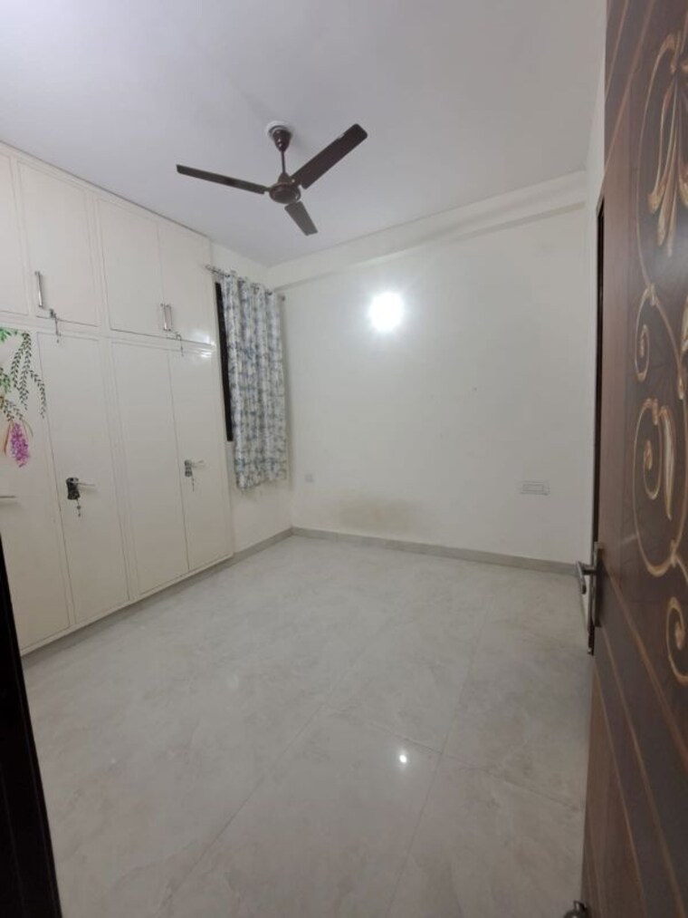 Room, sector 7 3 Bedroom 2450 Sq.Ft. Builder Floor In Sector 7 Gurgaon 10588686