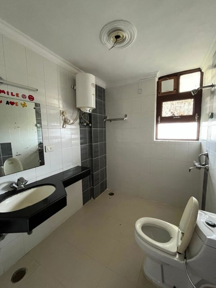 Team Area, sector 9a 3 Bedroom 2150 Sq.Ft. Builder Floor In Sector 9a Gurgaon 10588674