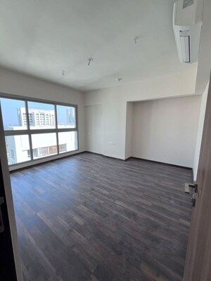 Room in 3 BHK Apartment at Piramal Vaikunth, Balkum Pada – for Rent