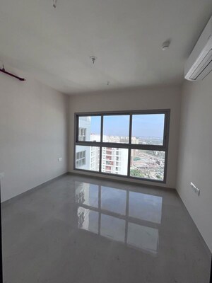 Room in 3 BHK Apartment at Piramal Vaikunth, Balkum Pada – for Rent