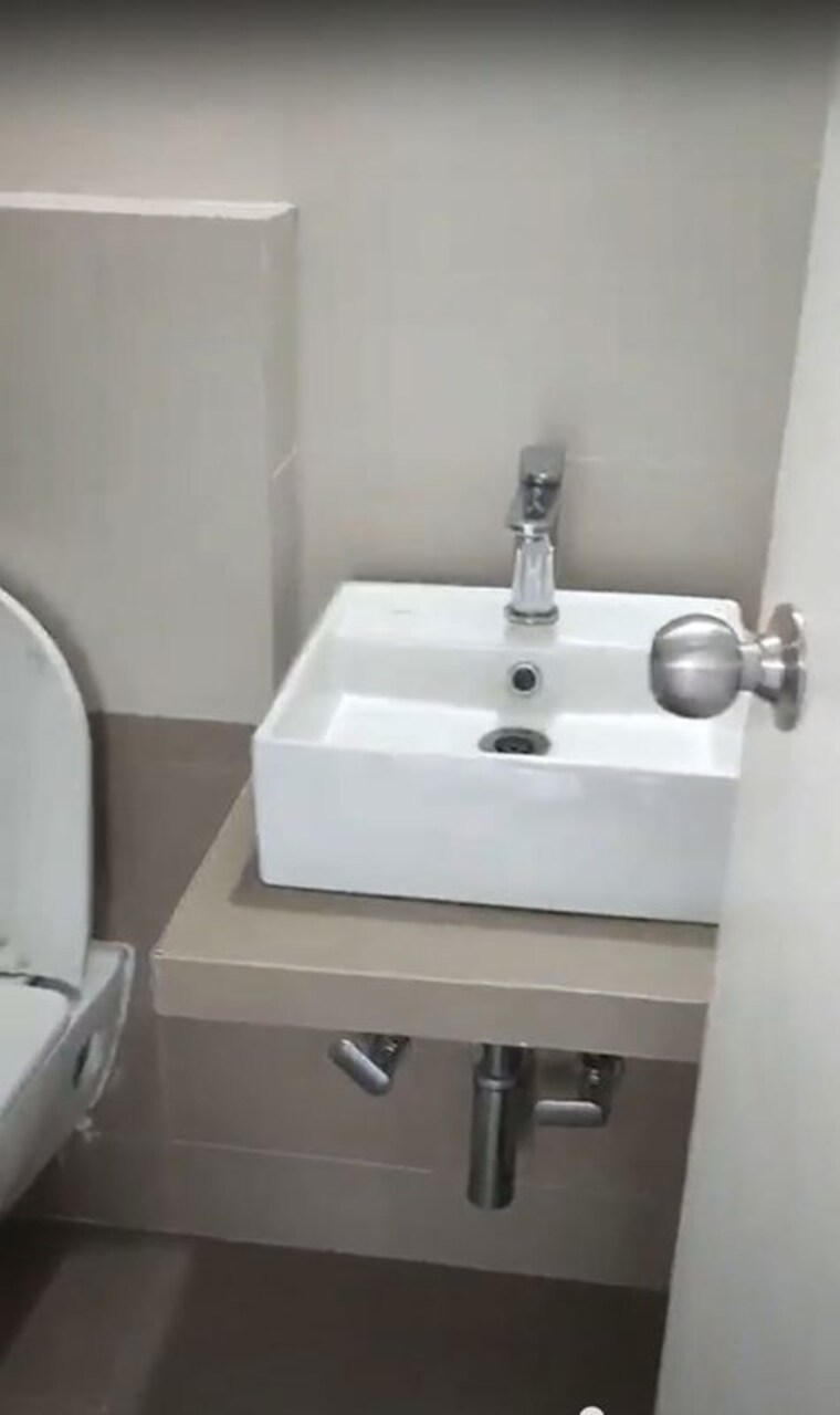 Bathroom, mayfair-the-view 2 Bedroom 600 Sq.Ft. Apartment In Vikhroli West Mumbai 10631528