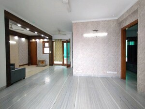 Room in 2 BHK Builder Floor at Sector 10 – for Rent