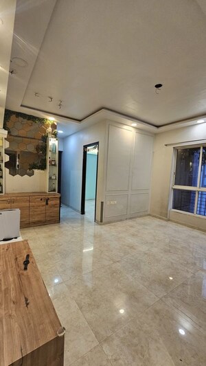 Room in 2 BHK Apartment at Lodha Amara, Kolshet Road – for Rent