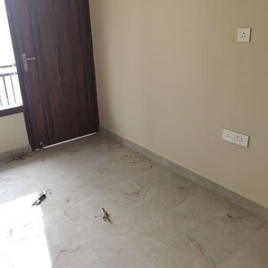 Room in 2 BHK Builder Floor at Sector 4 – for Rent