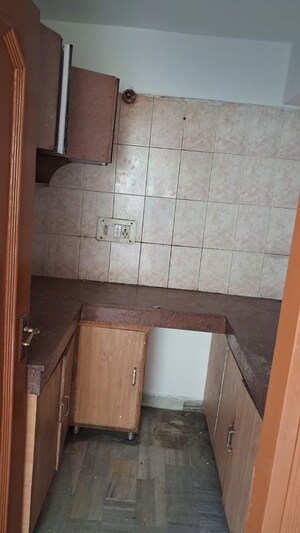 Kitchen in 2 BHK Builder Floor at Sector 43 – for Rent