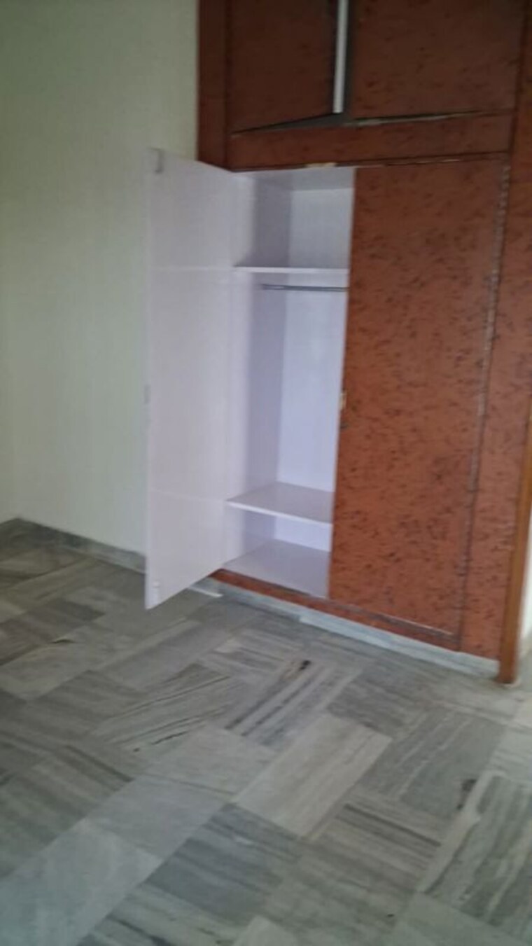 Room, sector 43 2 Bedroom 1800 Sq.Ft. Builder Floor In Sector 43 Chandigarh 10631587
