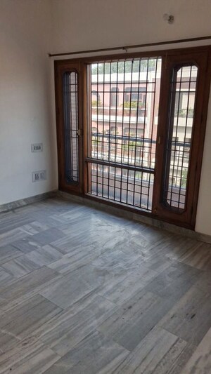 2 BHK Builder Floor For Rent in Sector 43
