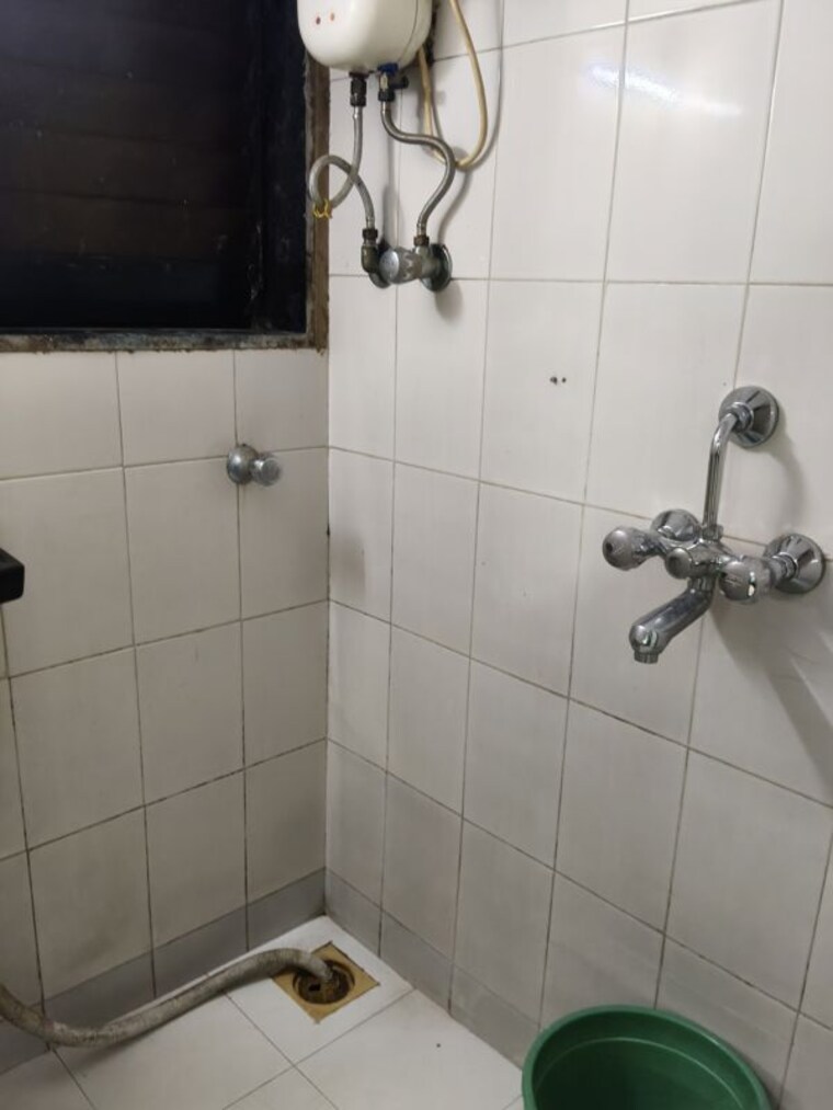 Bathroom, noble-apartments 1 RK 300 Sq.Ft. Apartment In Santacruz East Mumbai 10631635