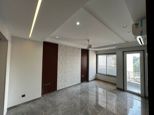 Room in 3 BHK Builder Floor at Bestech Center Point, Sushant Lok I – for Rent