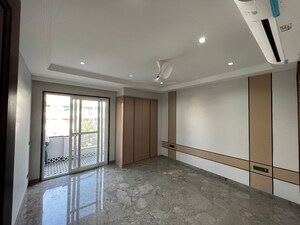 Room in 3 BHK Builder Floor at Bestech Center Point, Sushant Lok I – for Rent