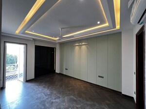 Room in 3 BHK Builder Floor at Bestech Center Point, Sushant Lok I – for Rent