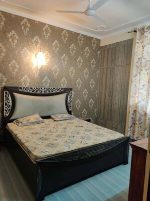 Bedroom in 3 BHK Apartment at Jalvayu Towers, Sector 56 – for Rent