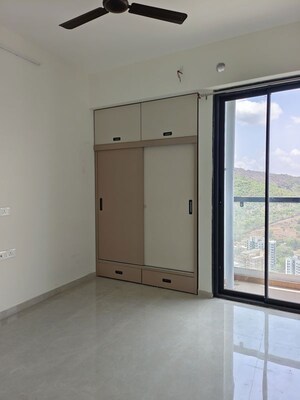 Room in 3 BHK Apartment at Dhamji Shamji Mahavir Spring Tulip Phase 1, Pokhran Road No Two – for Rent