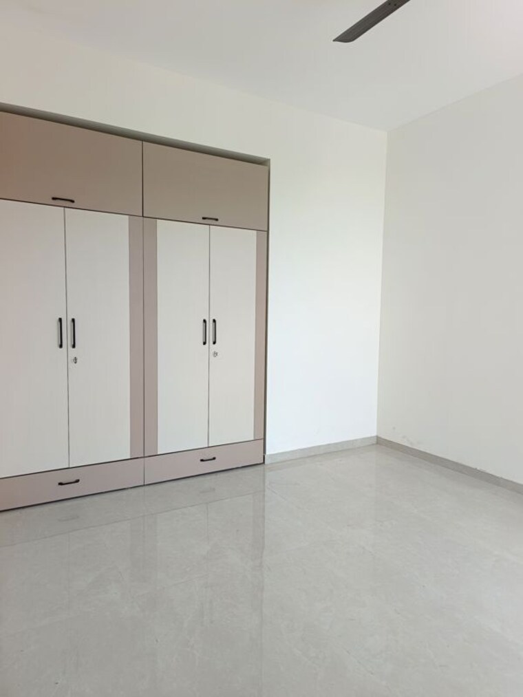 Room, dhamji-shamji-mahavir-spring-tulip-phase-1 3 Bedroom 1000 Sq.Ft. Apartment In Pokhran Road No Two Thane 10631648