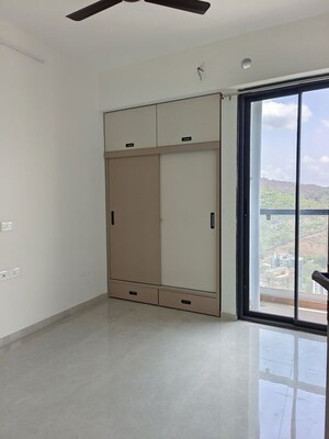 Room in 3 BHK Apartment at Dhamji Shamji Mahavir Spring Tulip Phase 1, Pokhran Road No Two – for Rent