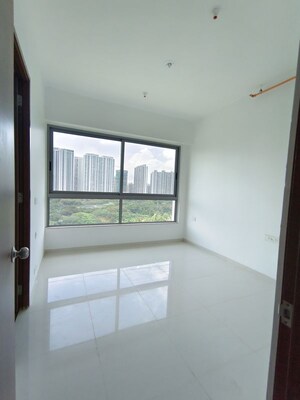 Room in 4 BHK Apartment at Kalpataru Immensa, Kolshet Road – for Rent