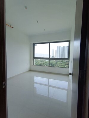 Room in 4 BHK Apartment at Kalpataru Immensa, Kolshet Road – for Rent