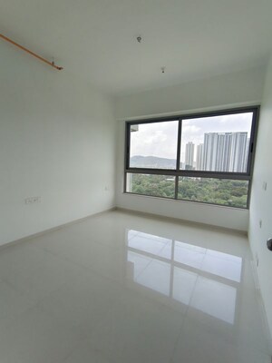 Room in 4 BHK Apartment at Kalpataru Immensa, Kolshet Road – for Rent