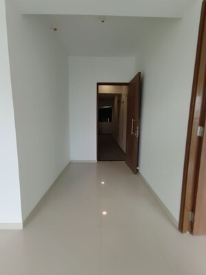 Room in 4 BHK Apartment at Kalpataru Immensa, Kolshet Road – for Rent