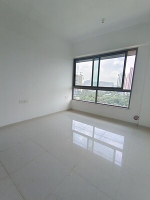 Room in 4 BHK Apartment at Kalpataru Immensa, Kolshet Road – for Rent