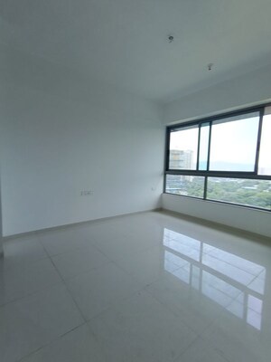Room in 4 BHK Apartment at Kalpataru Immensa, Kolshet Road – for Rent