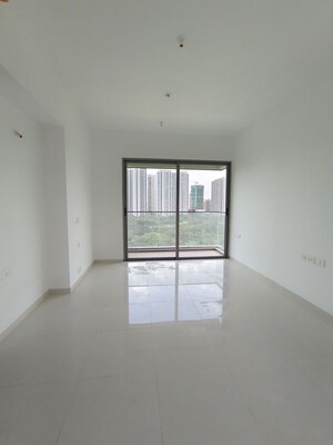 Room in 4 BHK Apartment at Kalpataru Immensa, Kolshet Road – for Rent