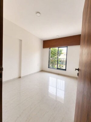 Room in 3 BHK Apartment at L And T Seawoods Residences, Seawoods – for Rent