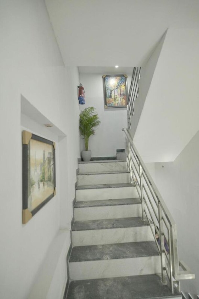 undefined, south extension i Commercial Office Space 1400 Sq.Ft. In South Extension I Delhi 10631660