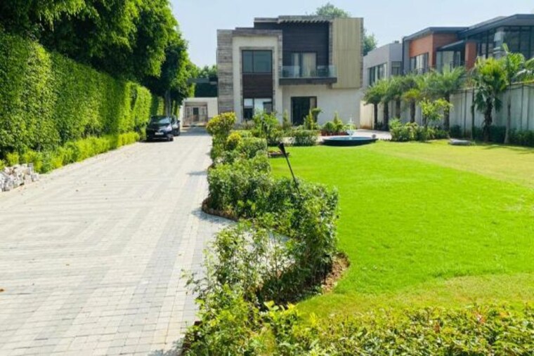 Garden, chattarpur 6+ Bedroom 2420 Sq.Yd. Villa In Chattarpur Delhi 10631700