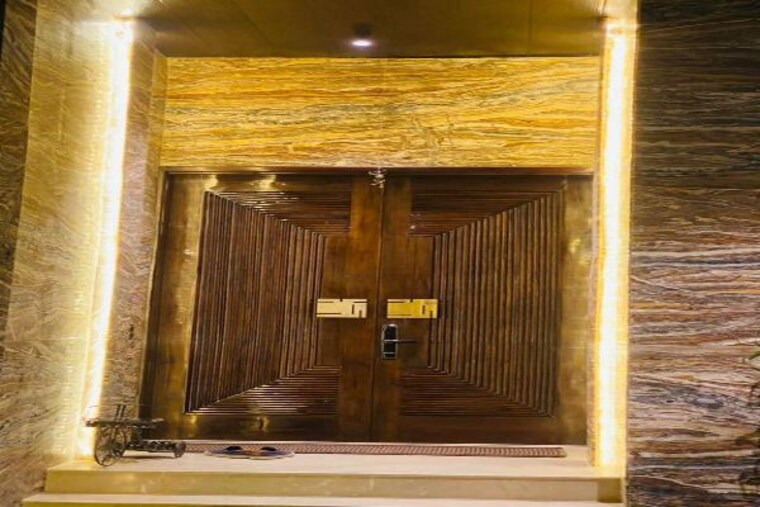 undefined, chattarpur 6+ Bedroom 2420 Sq.Yd. Villa In Chattarpur Delhi 10631700