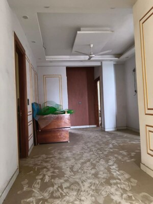 Building Lobby in 4 BHK Builder Floor at Vasundhara Pride, Vasundhara Sector 16 – for Rent