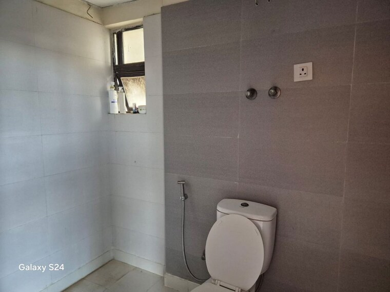 Bathroom, vasundhara-pride 4 Bedroom 2200 Sq.Ft. Builder Floor In Vasundhara Sector 16 Ghaziabad 10631710