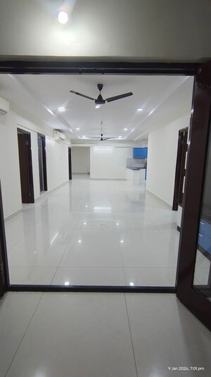 Room in 3 BHK Apartment at Hi Tech City – for Rent