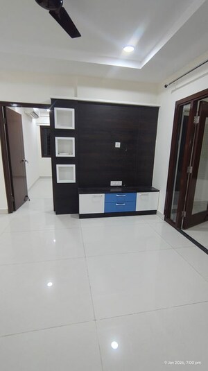 Room in 3 BHK Apartment at Hi Tech City – for Rent