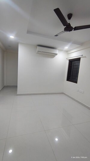 Room in 3 BHK Apartment at Hi Tech City – for Rent