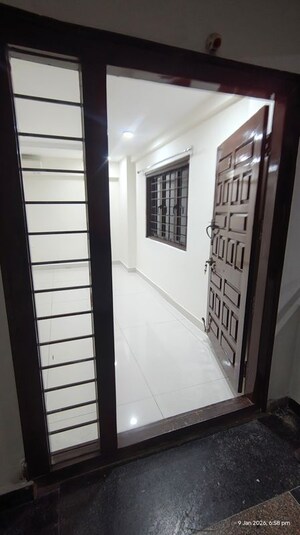 Room in 3 BHK Apartment at Hi Tech City – for Rent