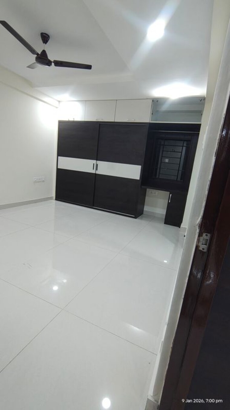 Room, hi tech city 3 Bedroom 2800 Sq.Ft. Apartment In Hi Tech City Hyderabad 10631733
