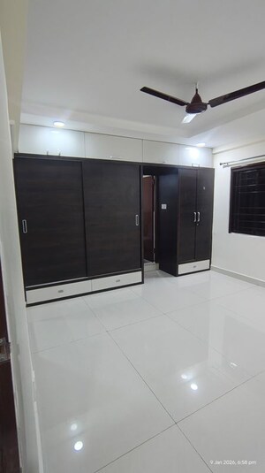 Room in 3 BHK Apartment at Hi Tech City – for Rent