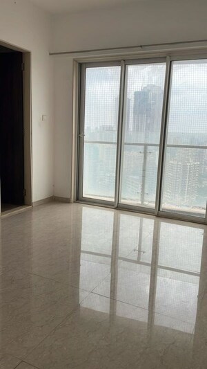 Room in 2 BHK Apartment at JP Decks, Goregaon East – for Rent