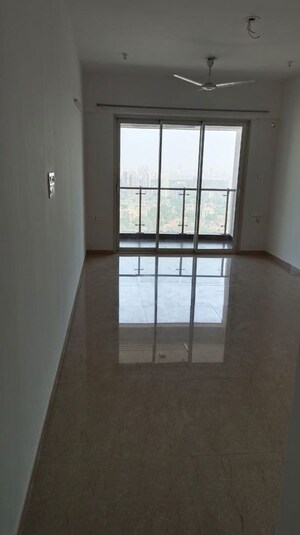 Room in 2 BHK Apartment at JP Decks, Goregaon East – for Rent