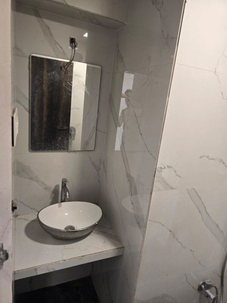 Bathroom, sindhi-society 2 Bedroom 500 Sq.Ft. Apartment In Chembur Mumbai 10631816