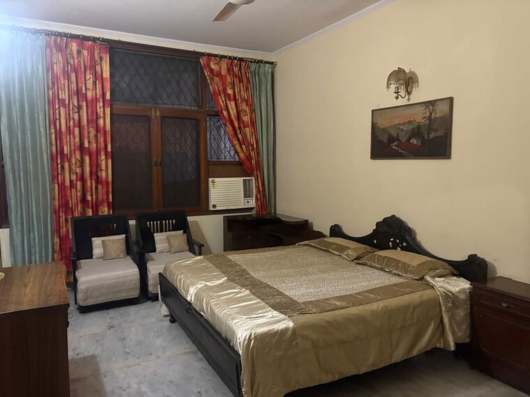 Bedroom, panchsheel enclave 2 Bedroom 265 Sq.Yd. Builder Floor In Panchsheel Enclave Delhi 10631842