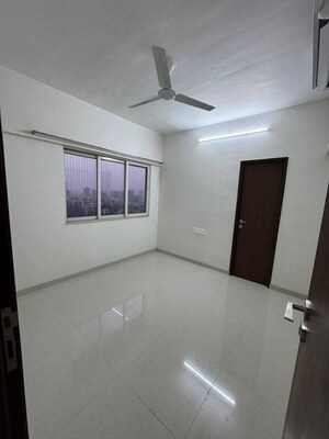 Room in 2 BHK Apartment at Omkar Signet, Malad East – for Rent