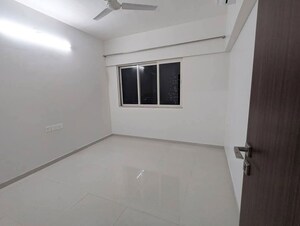 Room in 2 BHK Apartment at Omkar Signet, Malad East – for Rent