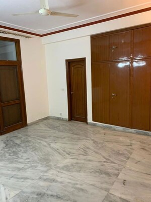 Room in 3 BHK Builder Floor at Sarvodaya Enclave – for Rent