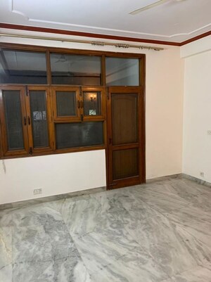 Room in 3 BHK Builder Floor at Sarvodaya Enclave – for Rent
