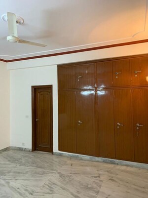 Room in 3 BHK Builder Floor at Sarvodaya Enclave – for Rent