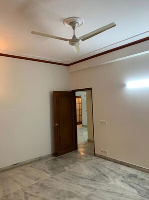 Room in 3 BHK Builder Floor at Sarvodaya Enclave – for Rent
