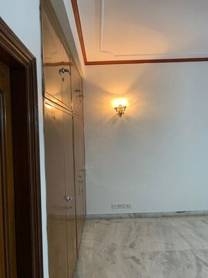 Room in 3 BHK Builder Floor at Sarvodaya Enclave – for Rent